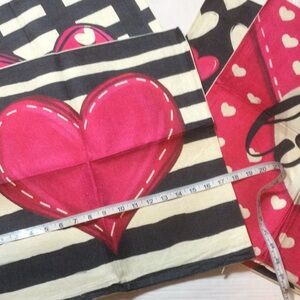 4 heart pattern place mats 17x17